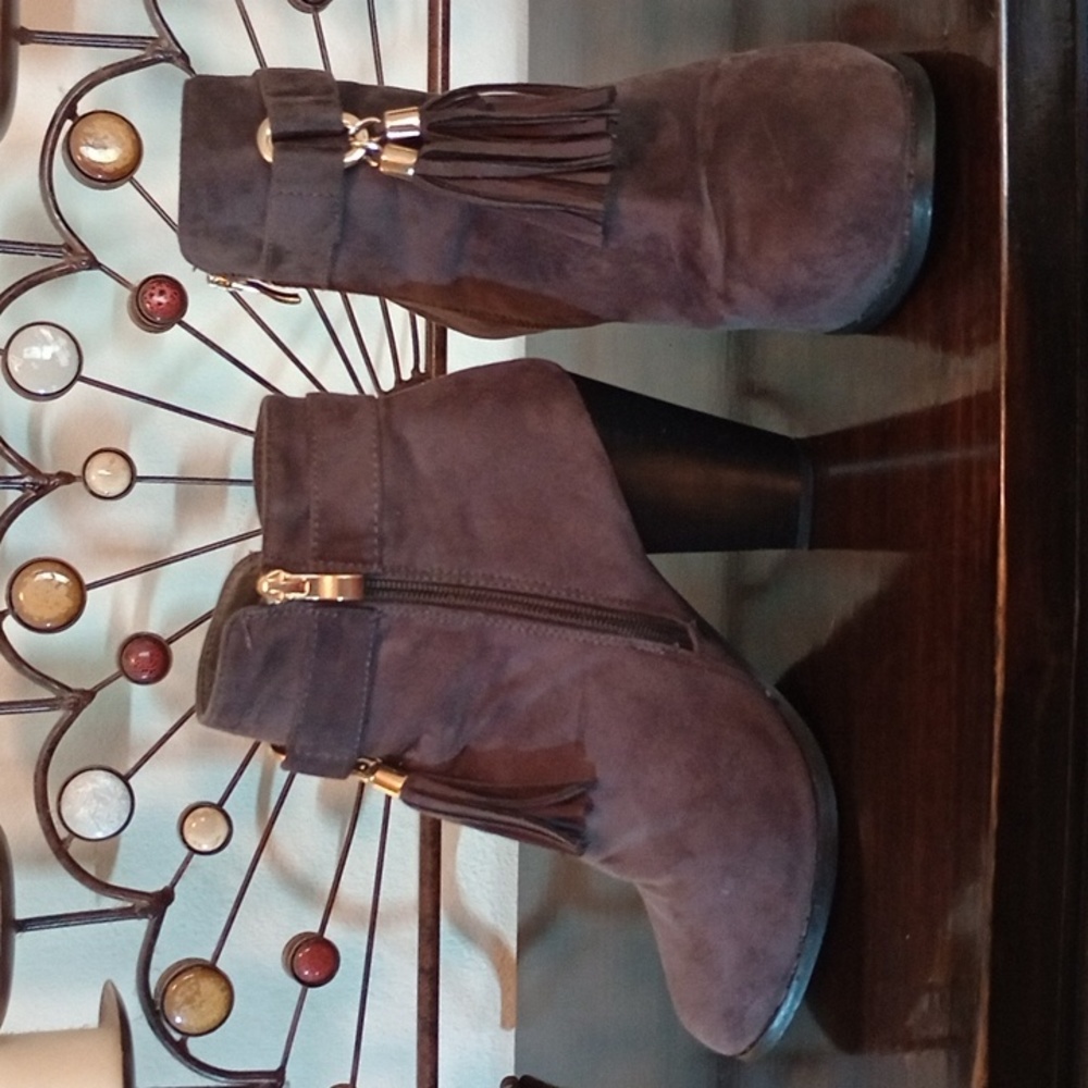 Catherine Malandrino faux suede Gray 3.5 inch boots